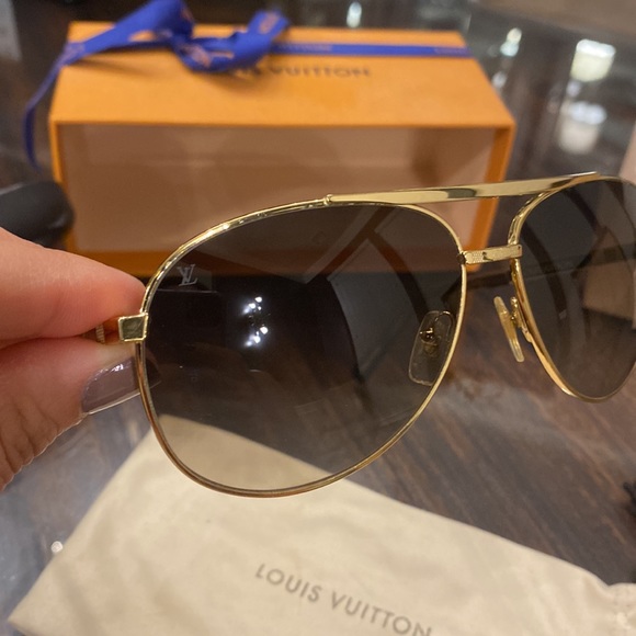Louis Vuitton sunglasses - Picture 6 of 11
